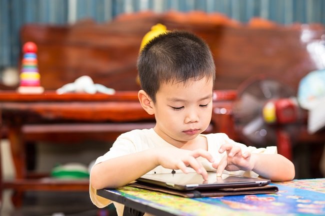 Mengatasi Kecanduan Gadget pada Anak: Panduan Komprehensif untuk Orang Tua