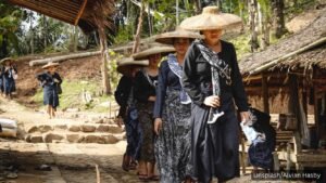 Menjelajahi Jejak Peradaban: Suku-Suku Terasing yang Bertahan di Tengah Modernitas