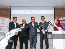 Era Kebangkitan Robotik: Inovasi, Aplikasi, dan Implikasi Masa Depan
